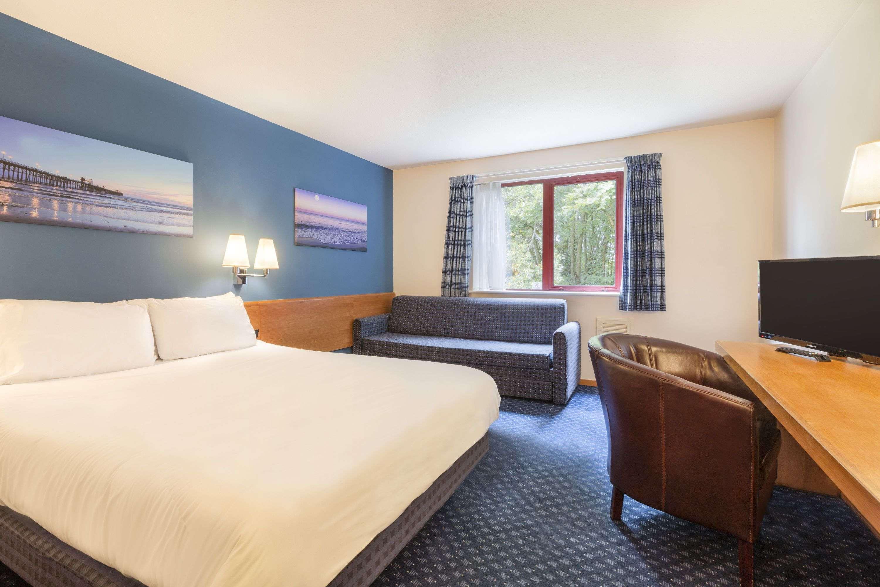 Days Hotel Magor